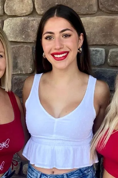 Flipped Chat AI – 미카엘라 마이어스와 채팅