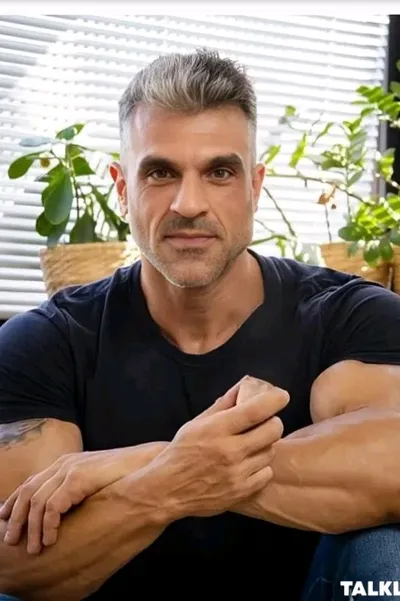 फ़्लिप्ड चैट AI – डैनिलो के साथ चैट करें