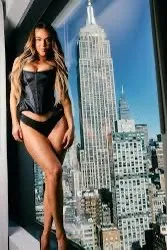 Odwrócony czat AI – rozmawiaj z CJ Perry