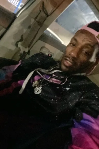 Odwrócony czat AI – rozmawiaj z Rylan Mercer