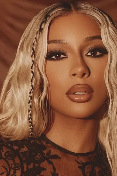 Flipped Chat AI – Чат с Виктория Монет