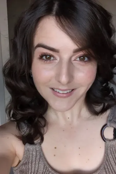 Odwrócony czat AI – rozmawiaj z Mariel Thorne