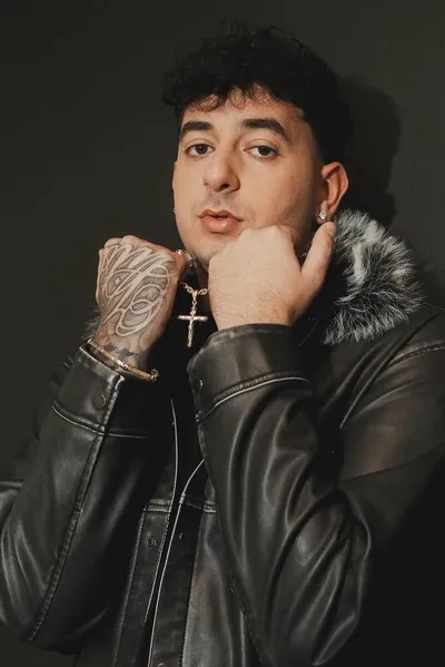 FlippedチャットAI – ヤング・ハッシュとチャット