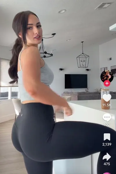 Flipped Chat AI – Chat Molly