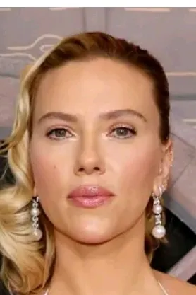 Flipped Chat AI – Chatta con Vedova nera