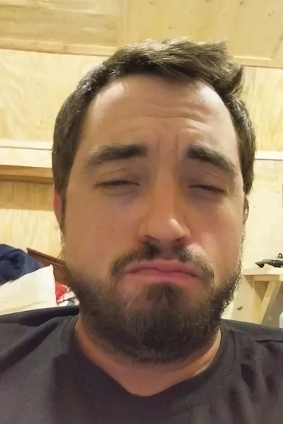 Flipped Chat AI – Chat cu Bobby arde