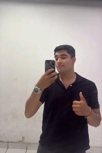 Flipped Chat AI – kalbėkite su Deividas