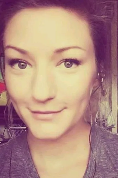 FlippedチャットAI – ブランディ・ビーとチャット