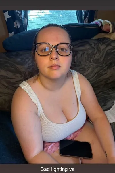 Flipped Chat AI – kalbėkite su Džesika