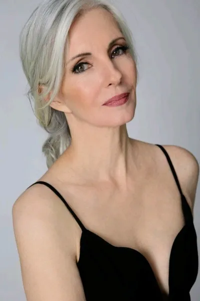 Flipped Chat AI – Chat dengan Mara Lindhoff