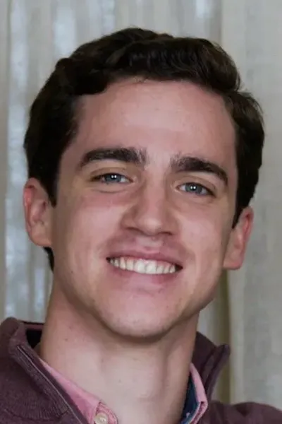 Flipped Chat AI – kalbėkite su Callen Havers