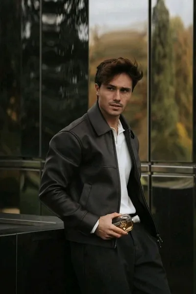 Flipped Chat AI – Chat dengan Enzo