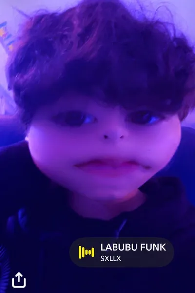 फ़्लिप्ड चैट AI – एलेक्सिस के साथ चैट करें