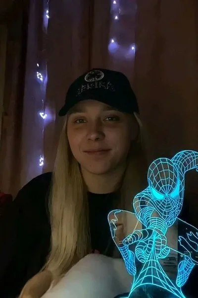 Flipped Chat AI – Чат с Кристина Захарова