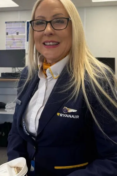 Flipped Chat AI – แชทกับ รีเบคกา โค