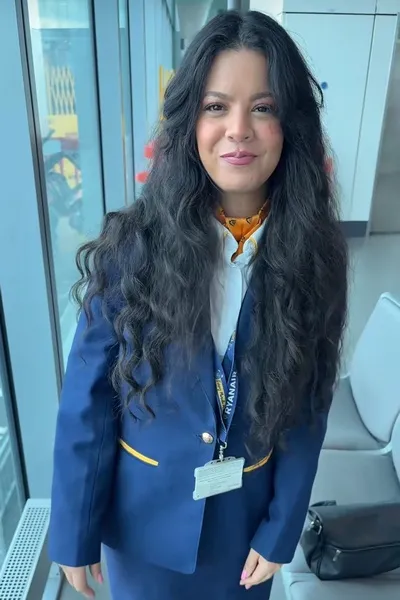 Flipped Chat AI – แชทกับ มอลลี ฮัลเดน