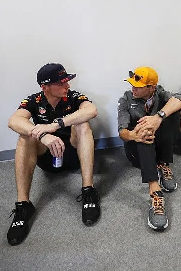 फ़्लिप्ड चैट AI – थैस्सा के साथ चैट करें