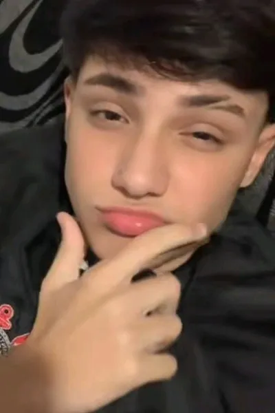 Flipped Chat AI – Chatear con Alexito Adrian