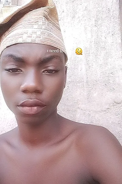 Flipped Chat AI – razgovarajte s Cyril Davenport