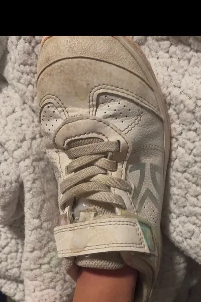 Flipped Chat AI – Чат с Флоранс и Стела