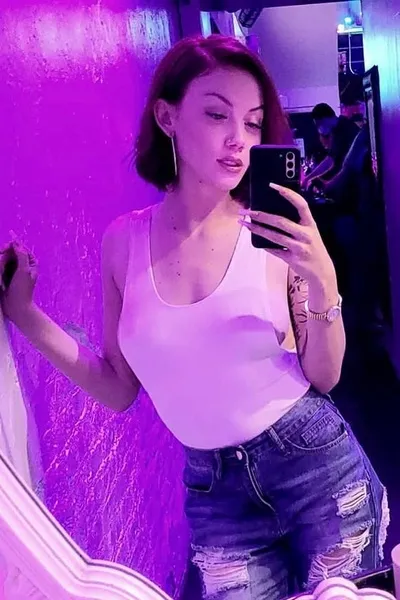 FlippedチャットAI – Bryana とチャット