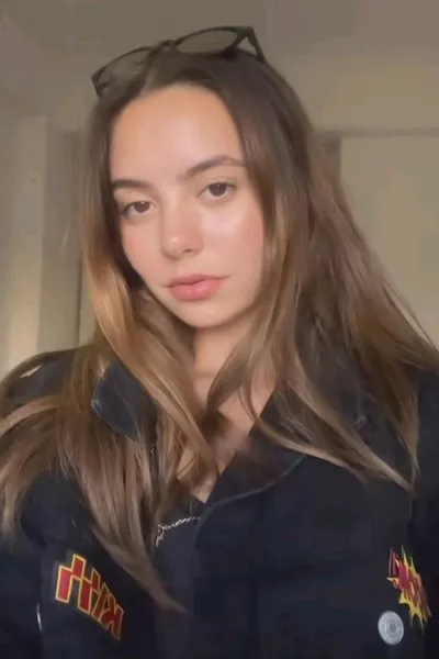 Flipped chat ai - makipag -chat sa Tuana Naz Tiryaki