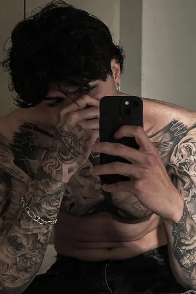 Flipped Chat AI – Chat cu Andrew Moretti