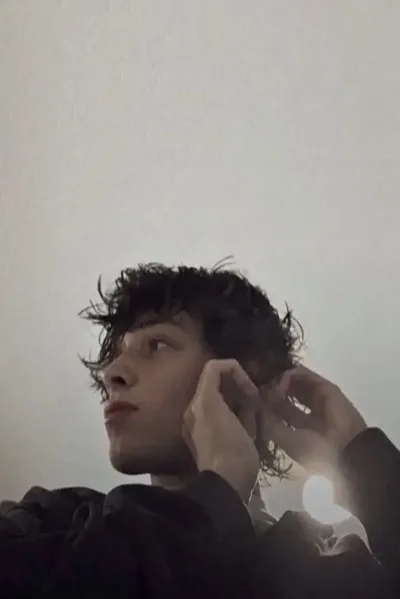 Flipped Chat AI – Csevegés Chris Sturniolo