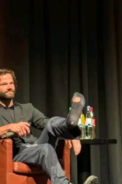 Flipped Chat AI – Chat dengan Jared Padalecki