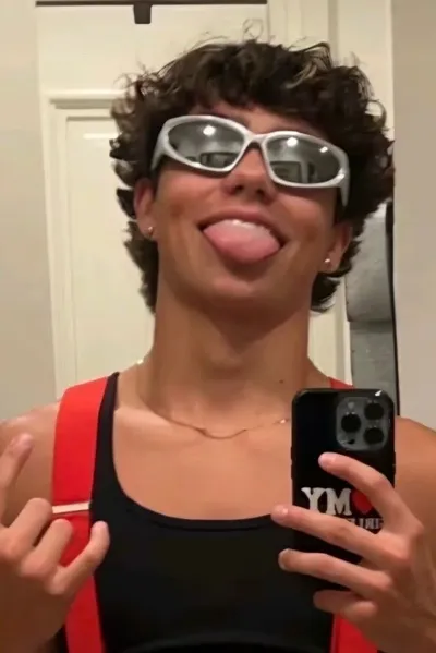 Çevrilmiş Sohbet Yapay Zekası – Malachi Bartonile sohbet edin