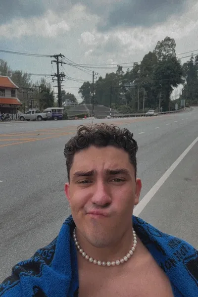 Flipped Chat AI – Чат с Генри