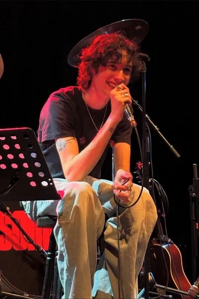 Flipped Chat AI – Chatta med Shane (Sombr)