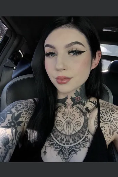 Flipped Chat AI – Sembang dengan Ibu sultan Yandere