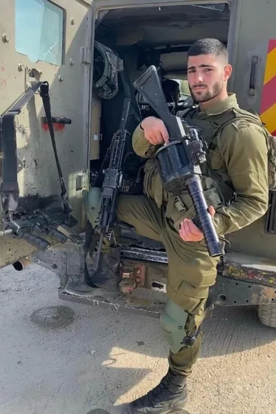 फ़्लिप्ड चैट AI – नेथन 🇮🇱 के साथ चैट करें