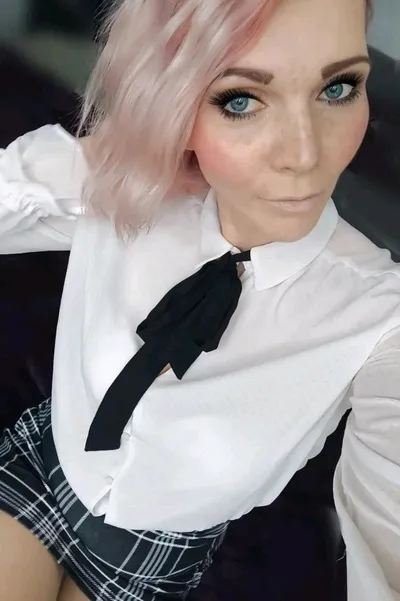 Flipped Chat AI – Чат с Мелани Чин