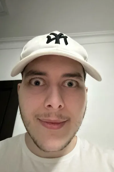 Flipped Chat AI – Чат с Хулио