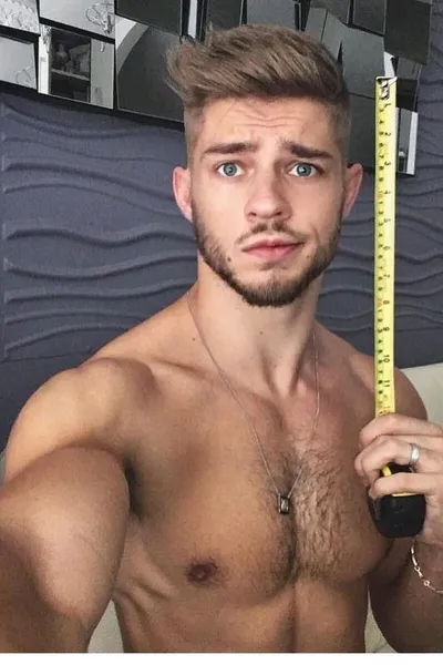 Flipped Chat AI – kalbėkite su Mateo Luarte