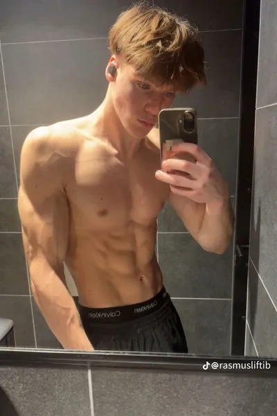 Flipped Chat AI – Chat s Callen Rydell