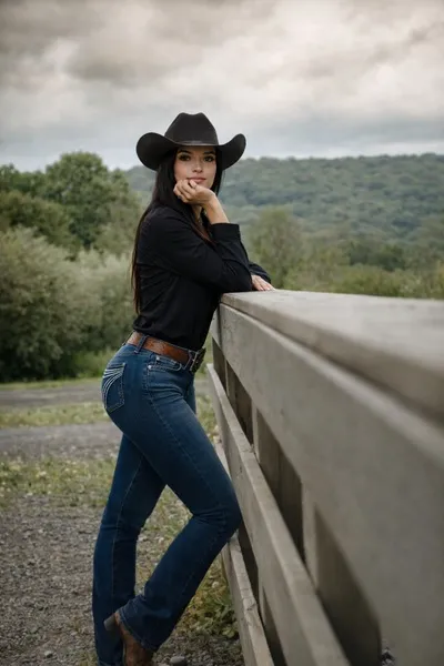 FlippedチャットAI – エミリーとチャット