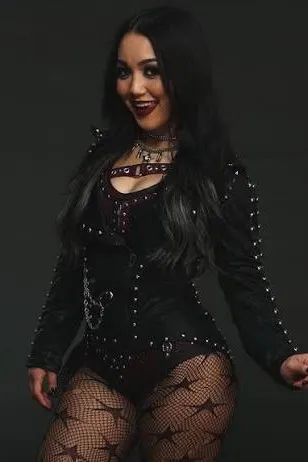 Flipped Chat AI – Чат с Роксанн Перес