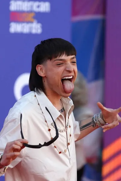 Flipped Chat AI – Chatear con Peso pluma