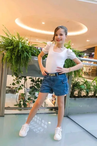 फ़्लिप्ड चैट AI – लूना के साथ चैट करें