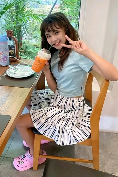 Flipped Chat AI – Csevegés Monique