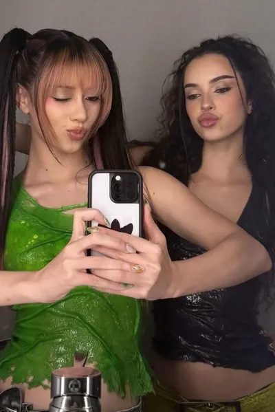 Flipped Chat AI – 與 梅根和丹妮拉 聊天