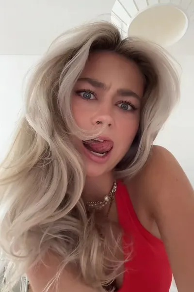 Flipped Chat AI – Чат с Лотти