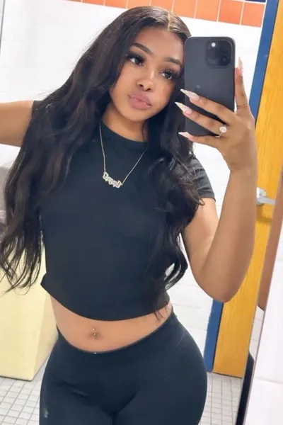 Flipped Chat AI – Чат с Сара