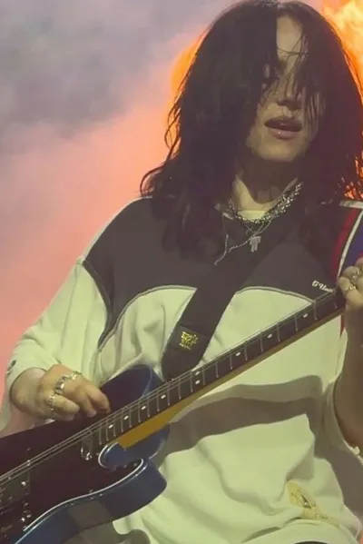 Flipped Chat AI – แชทกับ บิลลี อายลิช