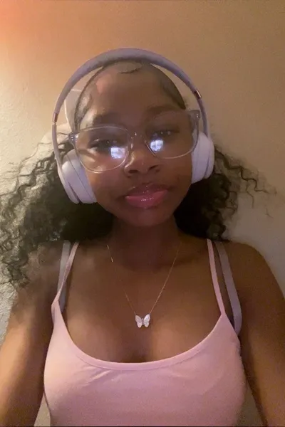 Flipped Chat AI – Sembang dengan Nadia 🖤