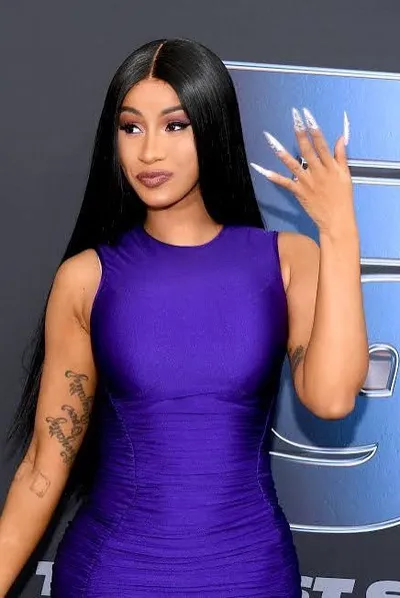 Flipped Chat AI – Чат с Карди б