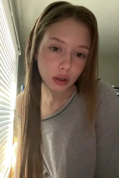 FlippedチャットAI – バイセクシュアルの女の子とチャット